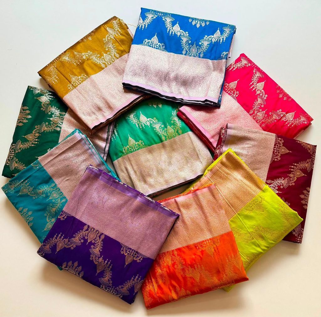 Soft Silk Jacquard Weaving Saree with Contrast Border & Blouse Piece