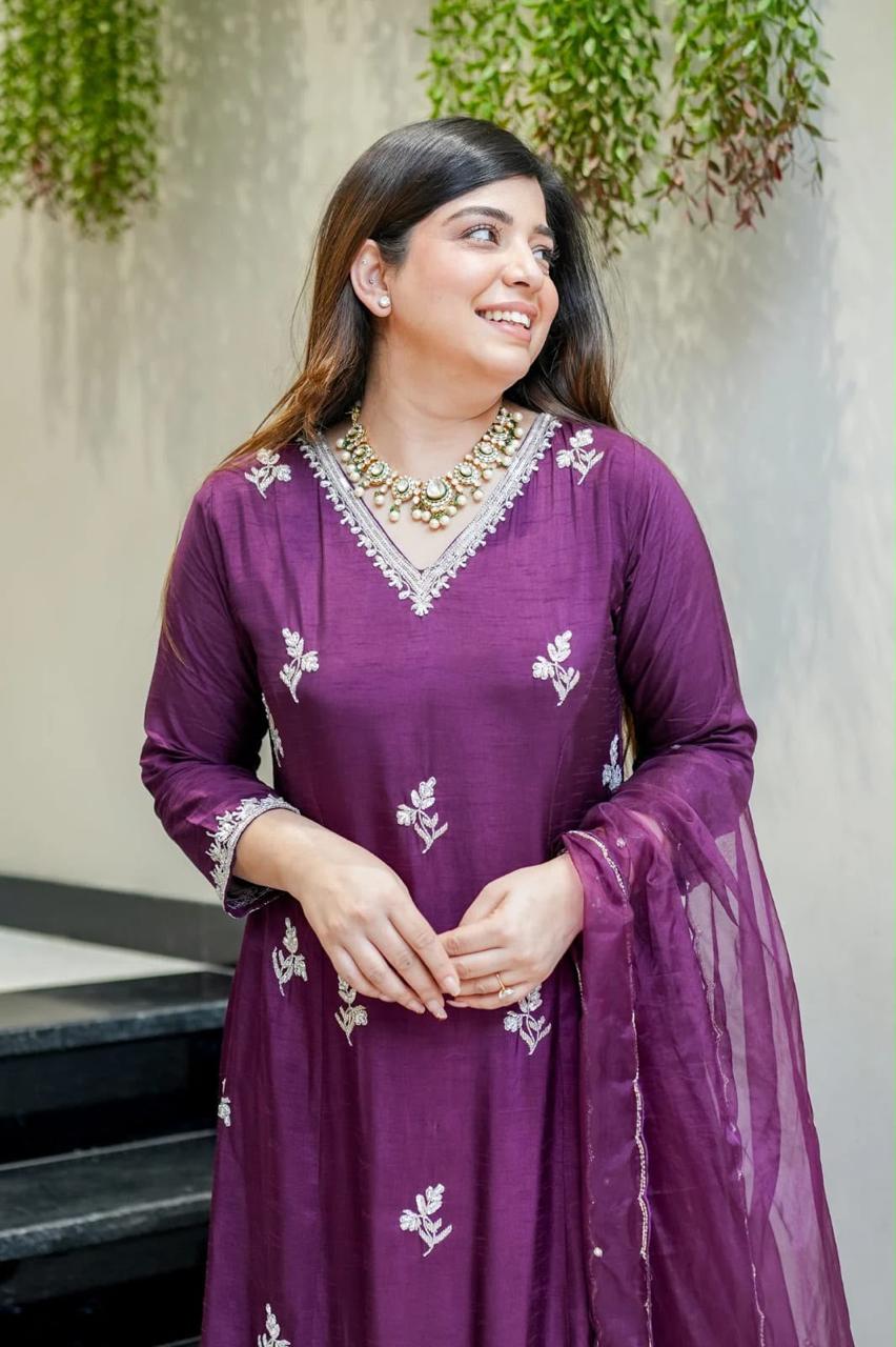 Women's Pure Muslin Kurta Set with Sequence Embroidery & Organza Dupatta - Image 2