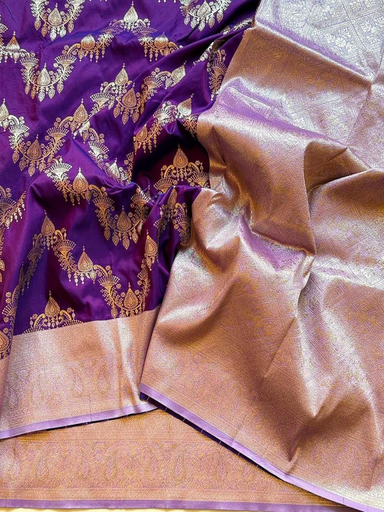 Soft Silk Jacquard Weaving Saree with Contrast Border & Blouse Piece