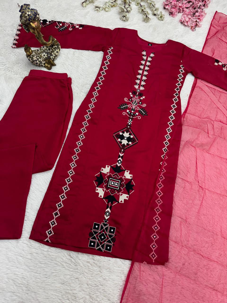 Women's Chanderi Silk Embroidered Kurta Pant & Chinon Dupatta 3-Piece Festival Set - Image 5
